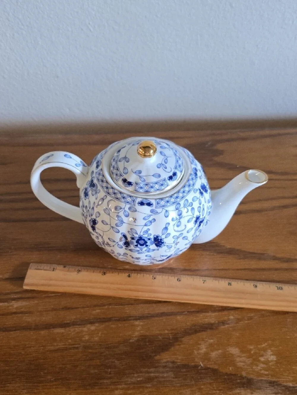 Grace's Teaware Porcelain Teapot with Gold Accent Tote 16